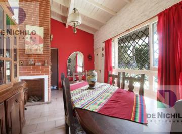 Casa · 93m² · 4 Ambientes · 1 Cochera · Venta Casa Chalet de 4 Amb. con Fondo y Parrilla en Berazategui, Oportunidad! Apta Credito