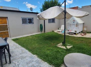 Casa · 105m² · 4 Ambientes · 1 Cochera · Casa en Venta, 4 Ambientes, en Barrio Saavedra, Zárate