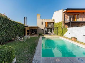 Casa · 136m² · 9 Ambientes · 4 Cocheras · Venta/permuta – Casa 3 Dorm. con Jardín y Pileta - Las Pérgolas, Soldini.