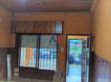 Casa · 110m² · 3 Ambientes · 1 Cochera · Venta de Casa de 3 Ambientes en Moron