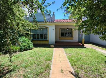 Casa · 130m² · 3 Ambientes · 1 Cochera · Casa en Venta - 4 Amb. - Castelar Norte - Larralde Al 1700