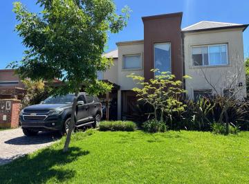 Casa · 500m² · 7 Ambientes · Hermosa Casa en San Alfonso Pilar del Este | Vco Propiedades