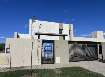 Casa · 105m² · 5 Ambientes · 2 Cocheras · Venta Casa Funes Barrio Abierto Don Mateo a Estrenar 3 Dorm. Calidad