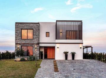 Casa · 507m² · 6 Ambientes · 3 Cocheras · Casa 550 m² en Barrio Costas de Puertos/escobar