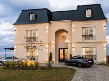 Casa · 735m² · 8 Ambientes · 4 Cocheras · Casa Chateau Francés en Barrio Costas, Puertos/escobar