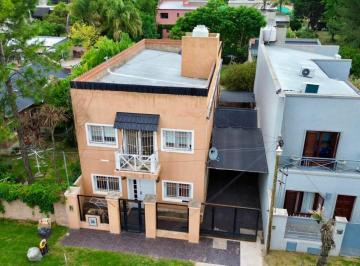 Casa · 189m² · 4 Ambientes · 3 Cocheras · Se Vende Casa Cuatro Amb, con Cochera, Piscina (Lobos)