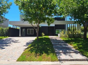 Casa · 230m² · 4 Ambientes · 2 Cocheras · Casa en Venta Ubicada en La Reserva Cardales, Campana G. B. a Zona Norte