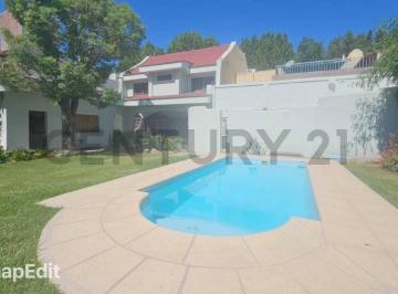 Casa · 320m² · 6 Ambientes · 2 Cocheras · Casa en Venta - Apta Credito - Godoy Cruz - Mendoza