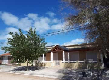 Casa · 200m² · 4 Ambientes · 1 Cochera · Casa en Venta - 3 Dorm. y 3 Baños - 200 m² - Claromeco