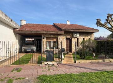 Casa de 5 ambientes, Loma Verde · Casa 233 m², Calle Chiranberro, loma Verde, General Paz