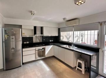 Casa · 175m² · 5 Ambientes · 1 Cochera · Venta Casa 5 Ambientes con Patio, Terraza y Cochera en Flores