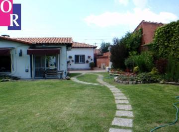 Casa · 220m² · 5 Ambientes · 1 Cochera · Chalet Berazategui