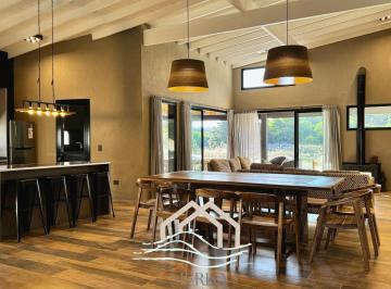 Casa · 185m² · 5 Ambientes · 1 Cochera · Casa en Costa Esmeralda