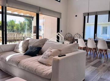 Casa · 200m² · 5 Ambientes · Casa en Costa Esmeralda