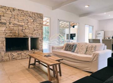 Casa · 128m² · 4 Ambientes · Casa en Alquiler en Costa Esmeralda