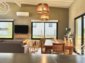Casa · 185m² · 5 Ambientes · 2 Cocheras · Casa en Costa Esmeralda