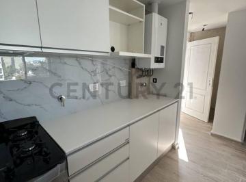 Departamento · 65m² · 2 Ambientes · Departamento Semi Piso de 1/2 Dorm. en Venta