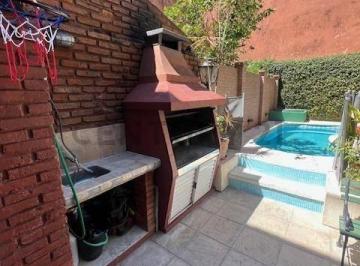 Casa · 170m² · 5 Ambientes · 1 Cochera · PH Tipo Triplex 5 Amb con Dependencia, Fondo y Pileta!