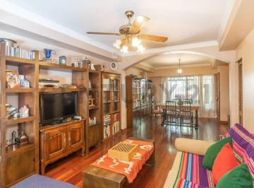 Casa · 254m² · 5 Ambientes · 3 Cocheras · Casa 4 Dorm.. Freire Al 2800