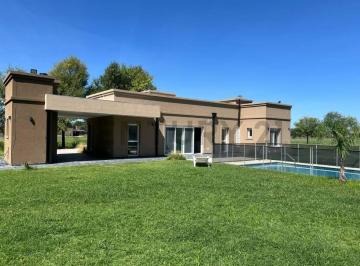 Casa · 151m² · 4 Ambientes · 3 Cocheras · Venta Casa 4 Ambientes, Planta Baja, Moderna, Barrio Club de Campo Asuncion de Lujan