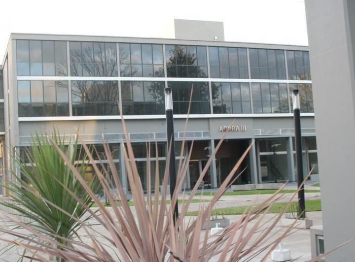 Local comercial · 76m² · 1 Cochera
