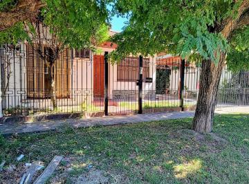 Casa · 103m² · 4 Ambientes · 1 Cochera · Casa 2 Dorm. en Venta con Quincho Apto Banco en Villa Elisa, La Plata, G. B. a. Zona Sur