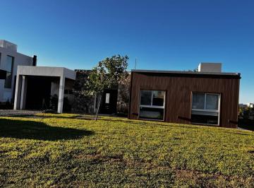 Casa · 170m² · 4 Ambientes · 2 Cocheras · Casa en Venta en Prados del Oeste