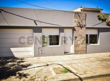 Casa · 107m² · 6 Ambientes · Vendemos Casa a Estrenar en Tres Arroyos. Calle Passo Nro. 575 Lote de 200 m² (10 X 20). 107