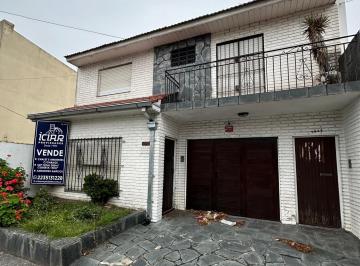 Casa · 140m² · 5 Ambientes · 1 Cochera · Casa en Mar del Plata