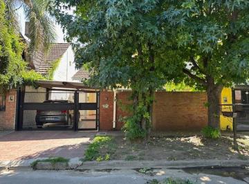 Casa · 128m² · 3 Ambientes · 1 Cochera · Casa a La Venta en Don Torcuato