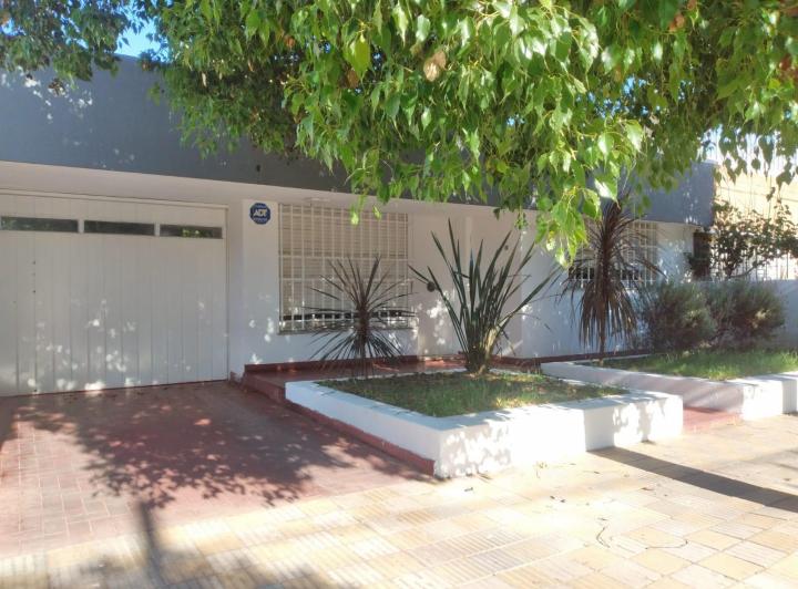 Casa · 167m² · 6 Ambientes · 2 Cocheras