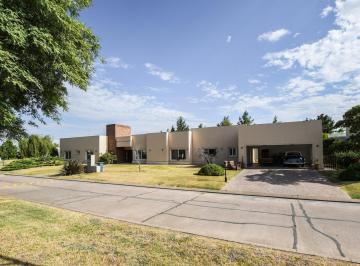 Casa · 332m² · 6 Ambientes · 2 Cocheras · Casa en Venta Sobre 2 Lotes en Barrio Privado San Sebastián Funes con La Mejor Ubicación