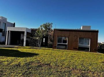 Casa · 170m² · 4 Ambientes · 1 Cochera · Alquiler Casa 4 Amb en Prados del Oeste