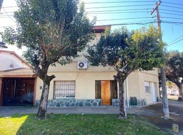 Casa · 179m² · 4 Ambientes · 2 Cocheras · Excelente Propiedad 6 Ambientes en 2 Plantas en Muy Buena Zona de Munro