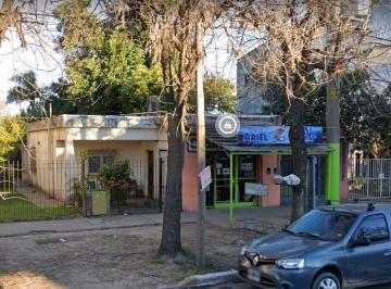Local comercial · 120m² · 2 Ambientes · 1 Cochera · Excelente Inmueble Sobre Av San Martin - Ideal Locales