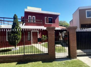 Casa · 219m² · 7 Ambientes · 2 Cocheras · Casa en Venta Tres Dorm. Mas Escritorio y Pileta, Cuesta Colorada