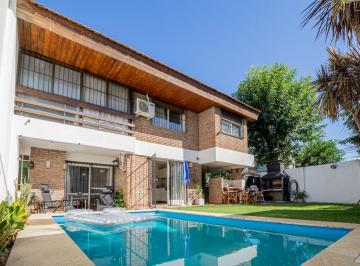 Casa · 190m² · 4 Ambientes · 1 Cochera · Casa en La Horqueta