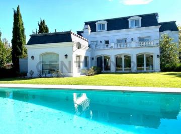 Casa · 440m² · 9 Ambientes · 2 Cocheras · Venta Casa con Amarra en Las Caletas - Nordelta