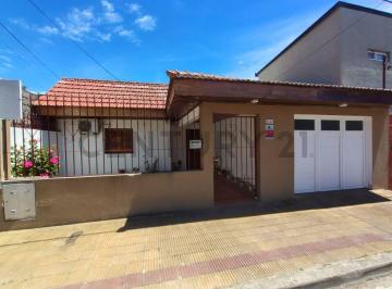 Casa · 177m² · 5 Ambientes · 1 Cochera · 509 Entre 10 y 11 - Venta de Casa en Ringuelet, La Plata