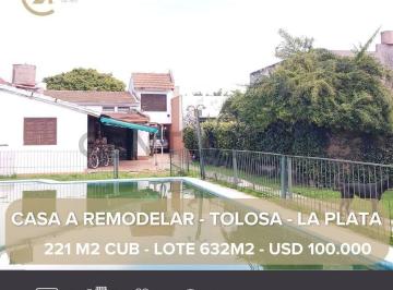 Casa · 211m² · 5 Ambientes · 3 Cocheras · Venta de Casa en Tolosa, La Plata - a Remodelar