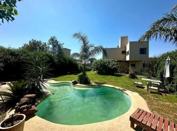 Casa · 180m² · 5 Ambientes · 1 Cochera · La Morada - Apto Crédito - 3 Dorm - Pileta - Galeria - Calef. Central