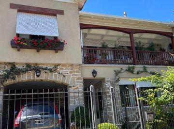 Casa · 325m² · 6 Ambientes · 3 Cocheras · Casa de Gran Estilo y Categoria en Stella Maris