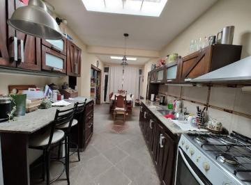 Casa · 120m² · 4 Dormitorios · 2 Cocheras · En Venta