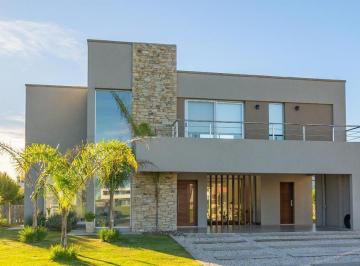 Casa · 220m² · 4 Ambientes · 2 Cocheras · Casa en Venta en Terralagos, Canning, Ezeiza