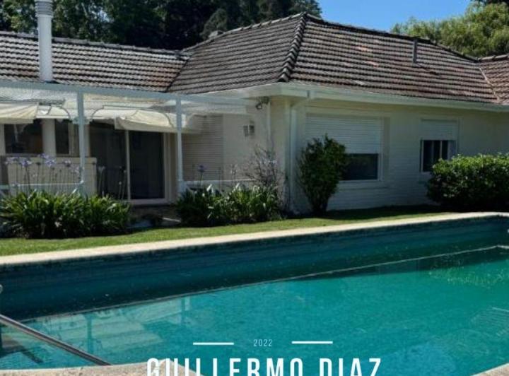 Casa · 380m² · 6 Ambientes · 2 Cocheras