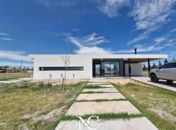 Casa · 165m² · 4 Ambientes · 2 Cocheras · Casa en Venta en Fincas de San Vicente