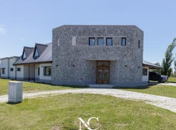 Casa · 280m² · 5 Ambientes · 2 Cocheras · Casa en Venta en Lagos de San Eliseo