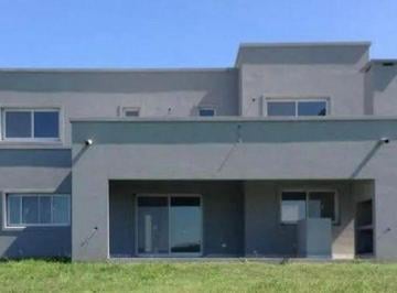 Casa · 180m² · 4 Ambientes · 3 Cocheras · Casa en Venta Al Lago en El Canton, Norte, Escobar