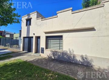 Casa · 140m² · 3 Ambientes · 1 Cochera · Venta Casa 3 Ambientes con Cochera y Piscina en Quilmes Oeste
