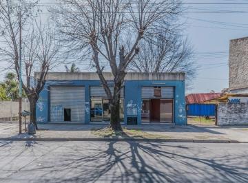 Casa · 340m² · 1 Cochera · Casa en Venta en Castelar, Morón, G. B. a. Zona Oeste